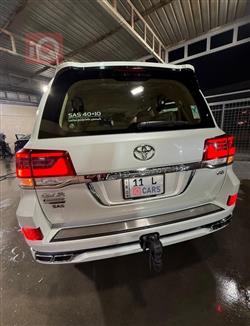 تۆیۆتا لاند کروزەر